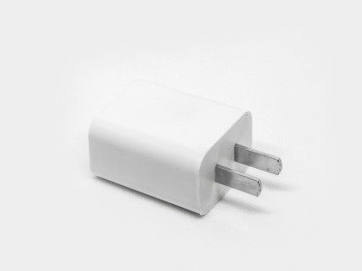 手機充電器粘接膠水案例，聚力牌一款適合耐老化密封絕緣的電子電器密封膠