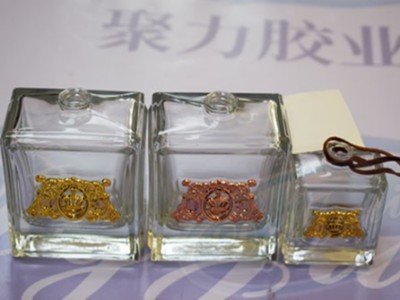 玻璃粘金屬膠水案例，聚力膠水無氣味不發(fā)白耐老化符合環(huán)保標準